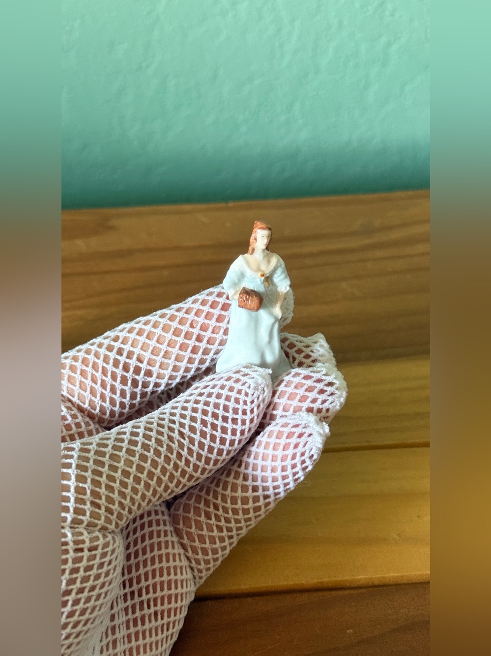 Franklin Mint Elizabeth Baroque Lady Miniature 1.75” Card Dome Cork Base - Picture 9 of 11
